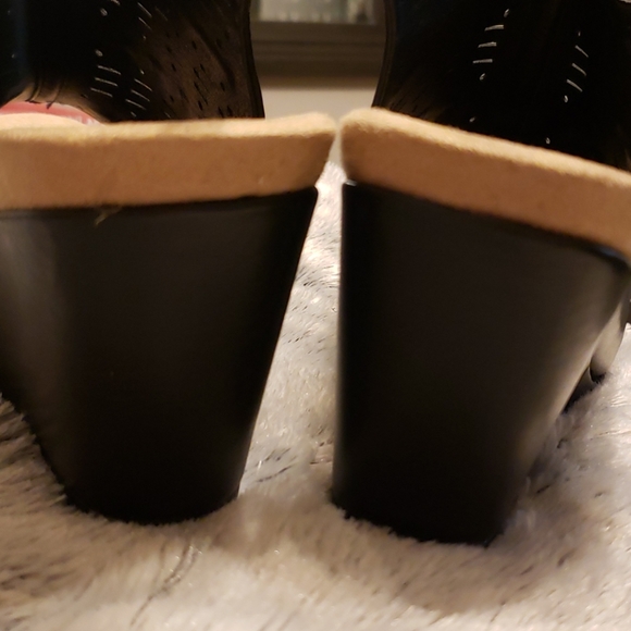 Sandals - Picture 6 of 7